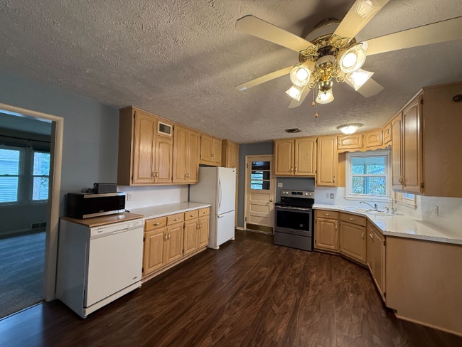 221 S Thomas St in Fremont, NE - Building Photo - Building Photo