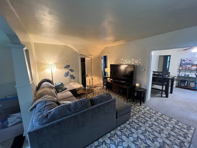 1547 McFarland Rd in Pittsburgh, PA - Building Photo - Building Photo
