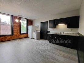 416 E Commercial Ave in Lowell, IN - Building Photo