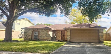 527 Oakdale Dr in Stafford, TX - Foto de edificio - Building Photo