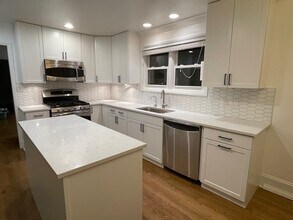813 Greenleaf St, Unit 1 in Evanston, IL - Building Photo - Building Photo