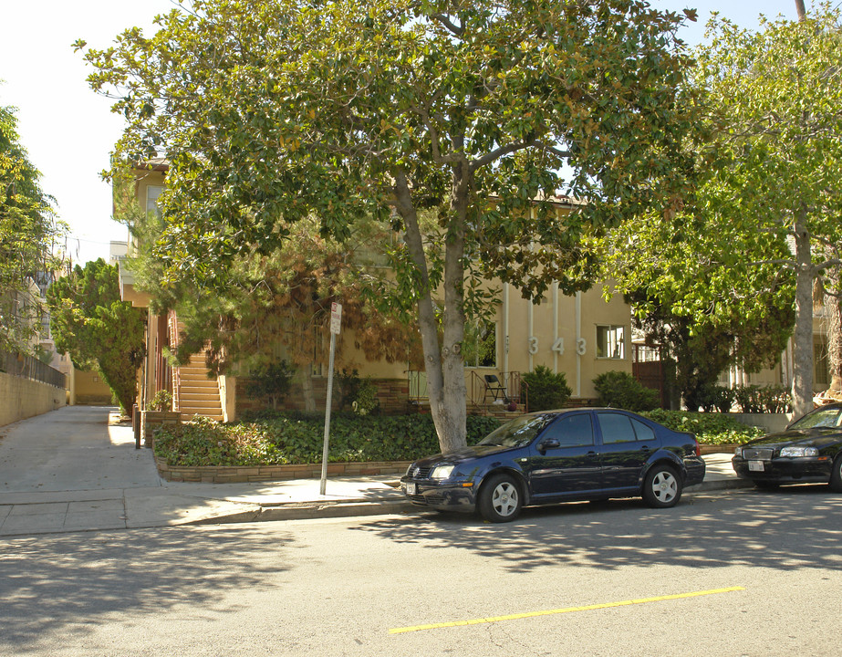 1343 N Gardner St in Los Angeles, CA - Building Photo