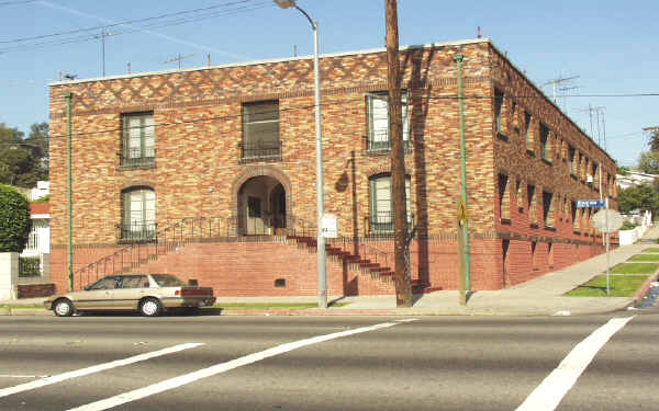 1443 N Alvarado St in Los Angeles, CA - Building Photo