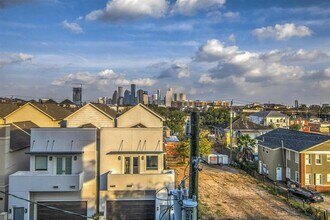 1010 Rosine St in Houston, TX - Building Photo - Building Photo