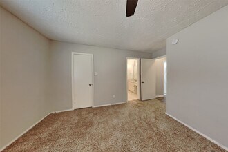 16358 Maplemont Dr in Houston, TX - Building Photo - Building Photo
