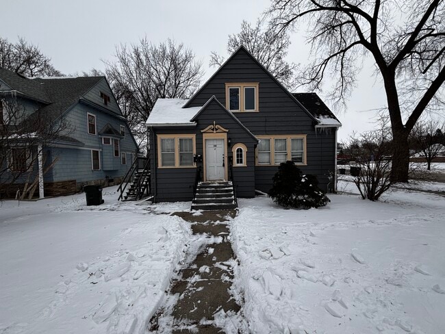 523 S Mill St, Unit 3 in Fergus Falls, MN - Building Photo - Building Photo