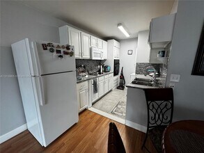 10052 Twin Lakes Dr in Coral Springs, FL - Building Photo - Building Photo