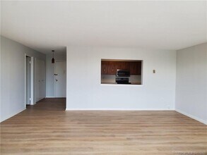 1460 Elm St in Stratford, CT - Building Photo - Building Photo