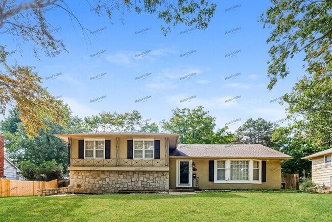 property at 7924 Roe Ave