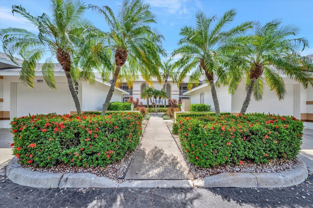 6904 Drewrys Bluff in Bradenton, FL - Building Photo