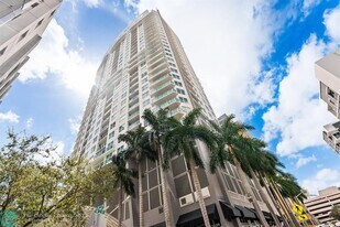 350 SE 2nd St in Fort Lauderdale, FL - Building Photo