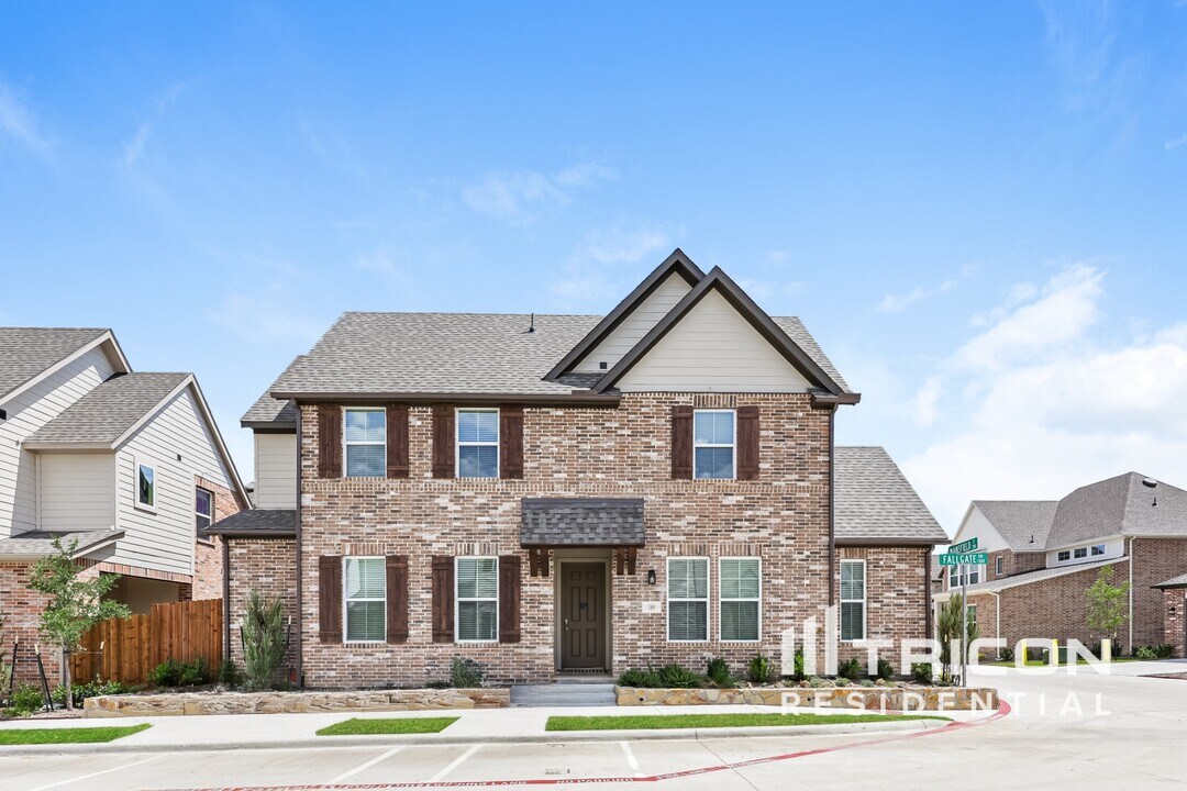 1109 Fallgate Dr in Saginaw, TX - Building Photo