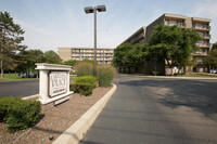 Lakeland Place in Waterford, MI - Foto de edificio - Building Photo