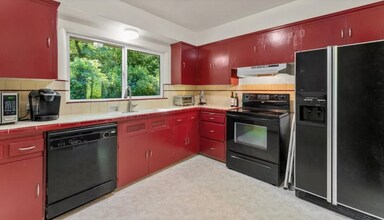 6930 SW Brier Pl in Portland, OR - Foto de edificio - Building Photo