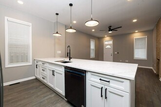2379 Summit St in Columbus, OH - Building Photo - Building Photo