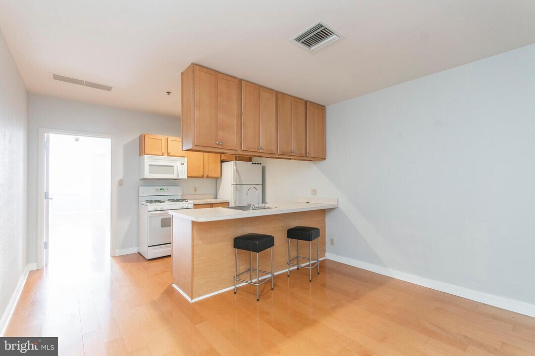 1100 Vine St Photo