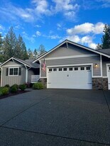 381 E Lakeshore Dr in Allyn, WA - Building Photo