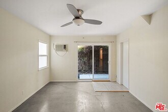 2235 1/2 Laverna Ave in Los Angeles, CA - Building Photo - Building Photo