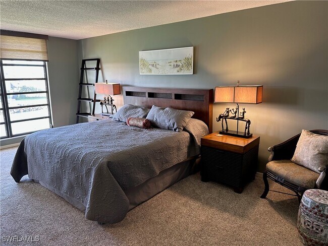 property at 2305 Gulf Shore Blvd N