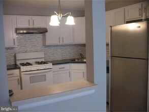 14 Versailles Ct in Hamilton Township, NJ - Building Photo - Building Photo