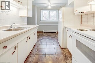 371 Dale Crescent in Waterloo, ON - Building Photo - Building Photo