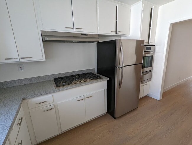 1824 Manning Ave, Unit 10
