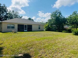 1072 Flintlock Ave SE in Palm Bay, FL - Building Photo - Building Photo