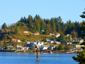 827 Water St, Unit B in South Bend, WA - Foto de edificio - Building Photo