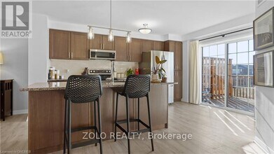 106 Monarch Woods Dr in Kitchener, ON - Building Photo - Building Photo