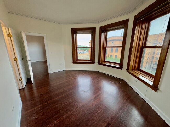 property at 559 W Surf St