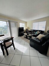2600 Collins Ave, Unit 401 in Miami Beach, FL - Building Photo - Building Photo