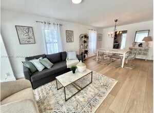 6848 N Miami Ave in Miami, FL - Foto de edificio - Building Photo