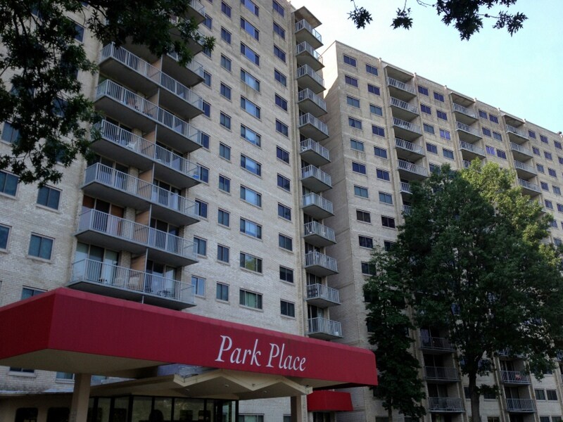 2500 N Van Dorn St in Alexandria, VA - Building Photo