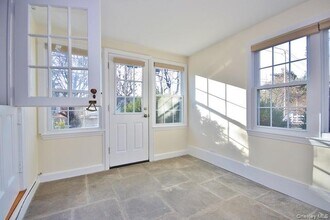 16 Upland Ln in Armonk, NY - Building Photo - Building Photo