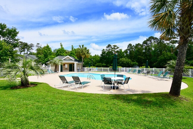 390 Pinehurst Ln in Pawleys Island, SC - Building Photo - Building Photo