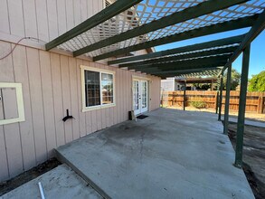 1041 Deena Way in Fallon, NV - Building Photo - Building Photo