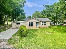 1512 Old Ranch Rd 12 in San Marcos, TX - Building Photo