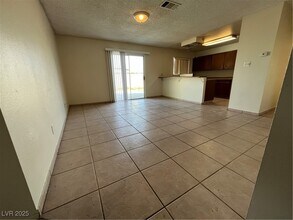 7408 Alta Dr in Las Vegas, NV - Building Photo - Building Photo