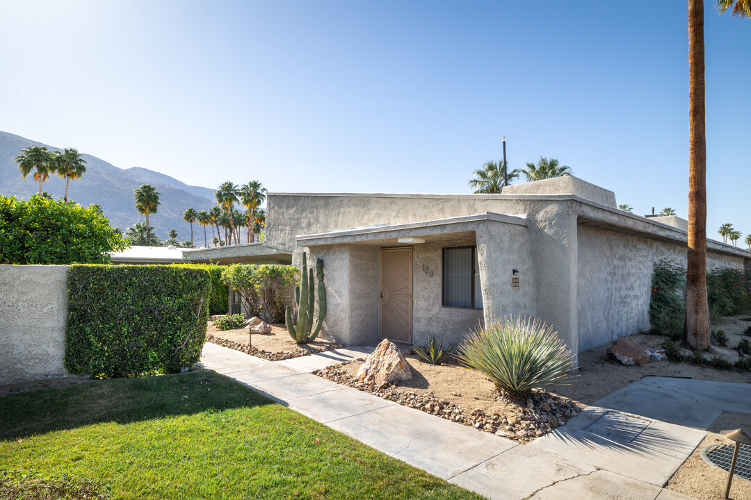 Ramona Villas in Palm Springs, CA - Building Photo