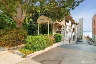 1810 43rd Ave E in Seattle, WA - Foto de edificio - Building Photo