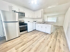 4341 W 169th St in Lawndale, CA - Building Photo - Building Photo