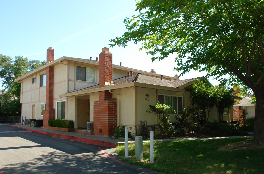 5505 Keoncrest Cir in Sacramento, CA - Foto de edificio