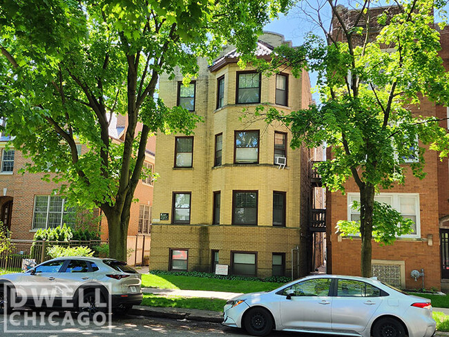2125 W Giddings St, Unit 1R