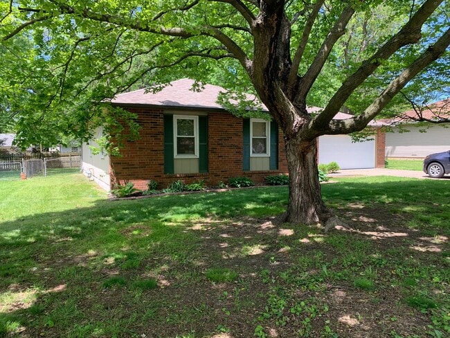 2447 S Fremont Ave in Springfield, MO - Building Photo - Building Photo