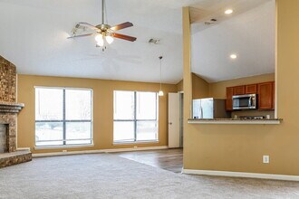 6320 Woodstream Trail in Fort Worth, TX - Foto de edificio - Building Photo