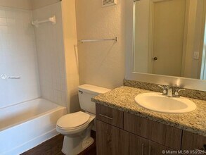 417 Vista Isles Dr-Unit -2321 in Plantation, FL - Building Photo - Building Photo