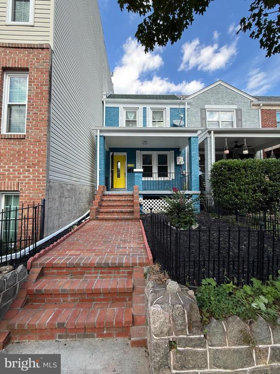 property at 1714 E St NE