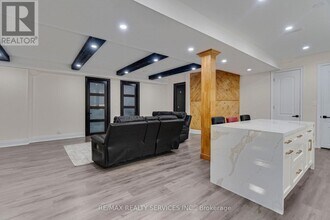 66 Hanbury Cres in Brampton, ON - Building Photo - Building Photo
