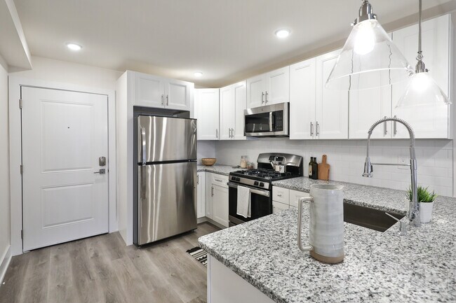 978 N 8th St in Philadelphia, PA - Building Photo - Building Photo