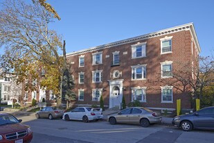 27 West St in Worcester, MA - Building Photo